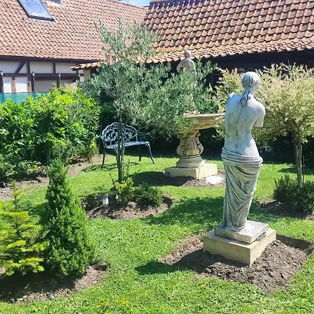 Le Vieux Logis Guest house *